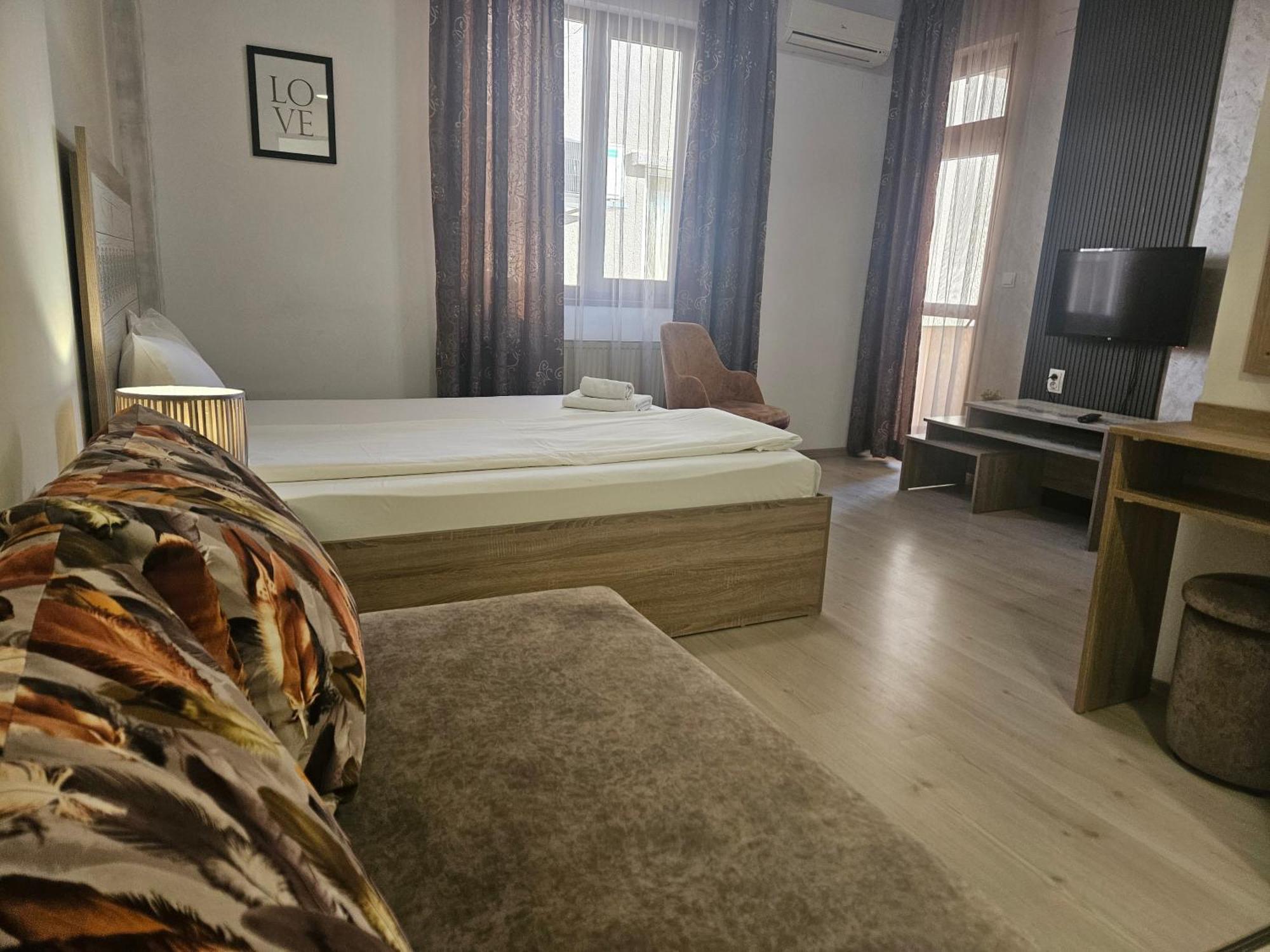 Priyateli - Friends Hotel Veliko Tŭrnovo Room photo