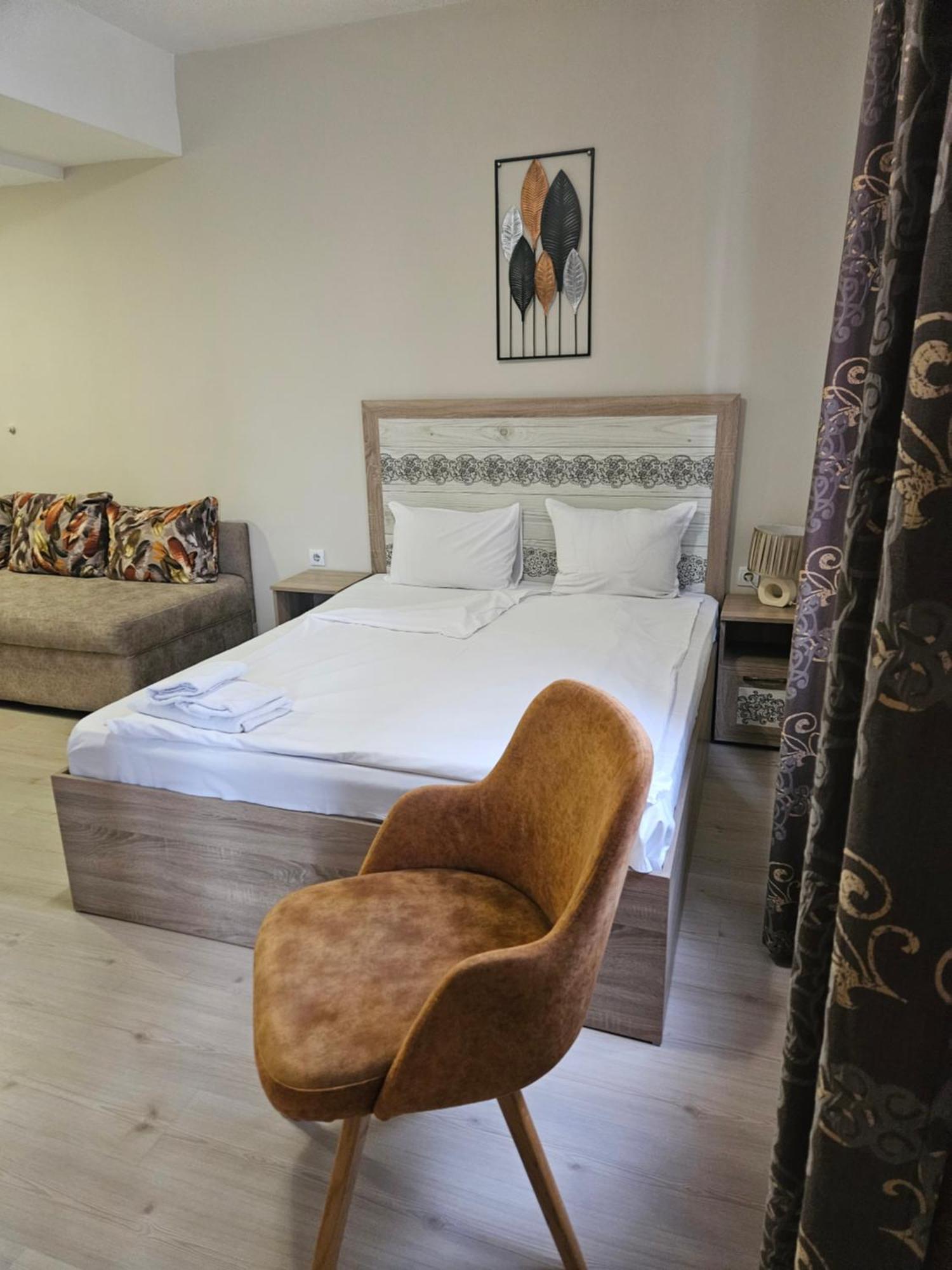 Priyateli - Friends Hotel Veliko Tŭrnovo Room photo