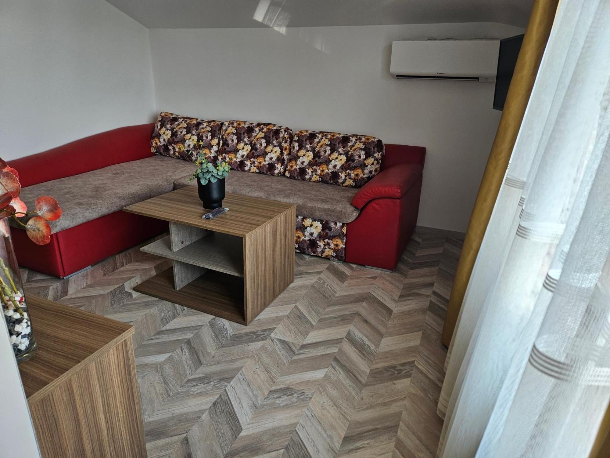 Priyateli - Friends Hotel Veliko Tŭrnovo Room photo