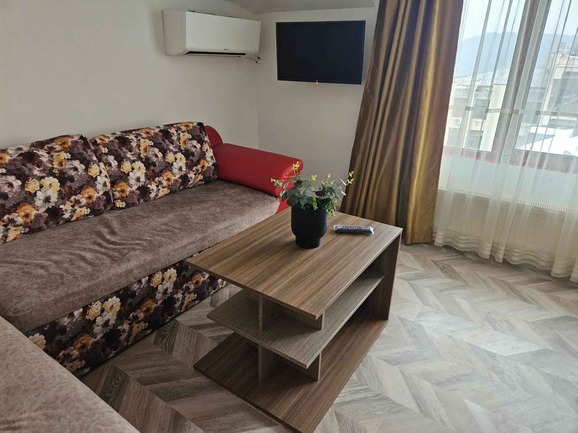 Priyateli - Friends Hotel Veliko Tŭrnovo Room photo