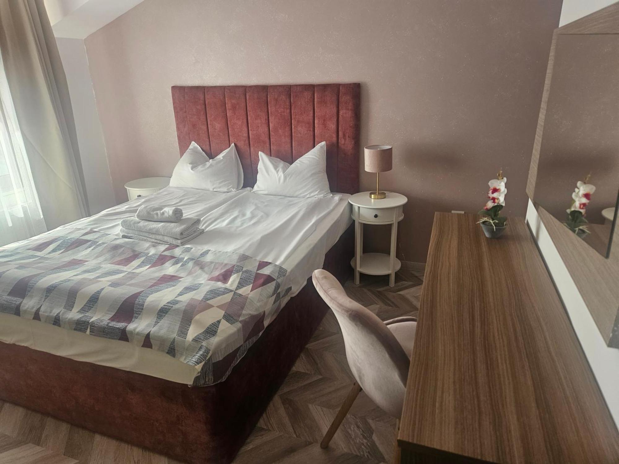 Priyateli - Friends Hotel Veliko Tŭrnovo Room photo