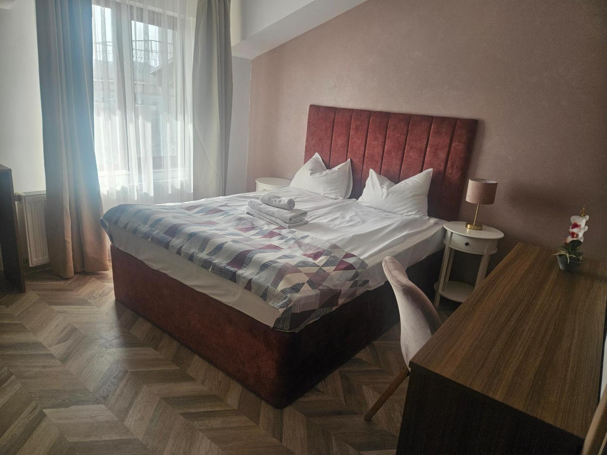 Priyateli - Friends Hotel Veliko Tŭrnovo Room photo
