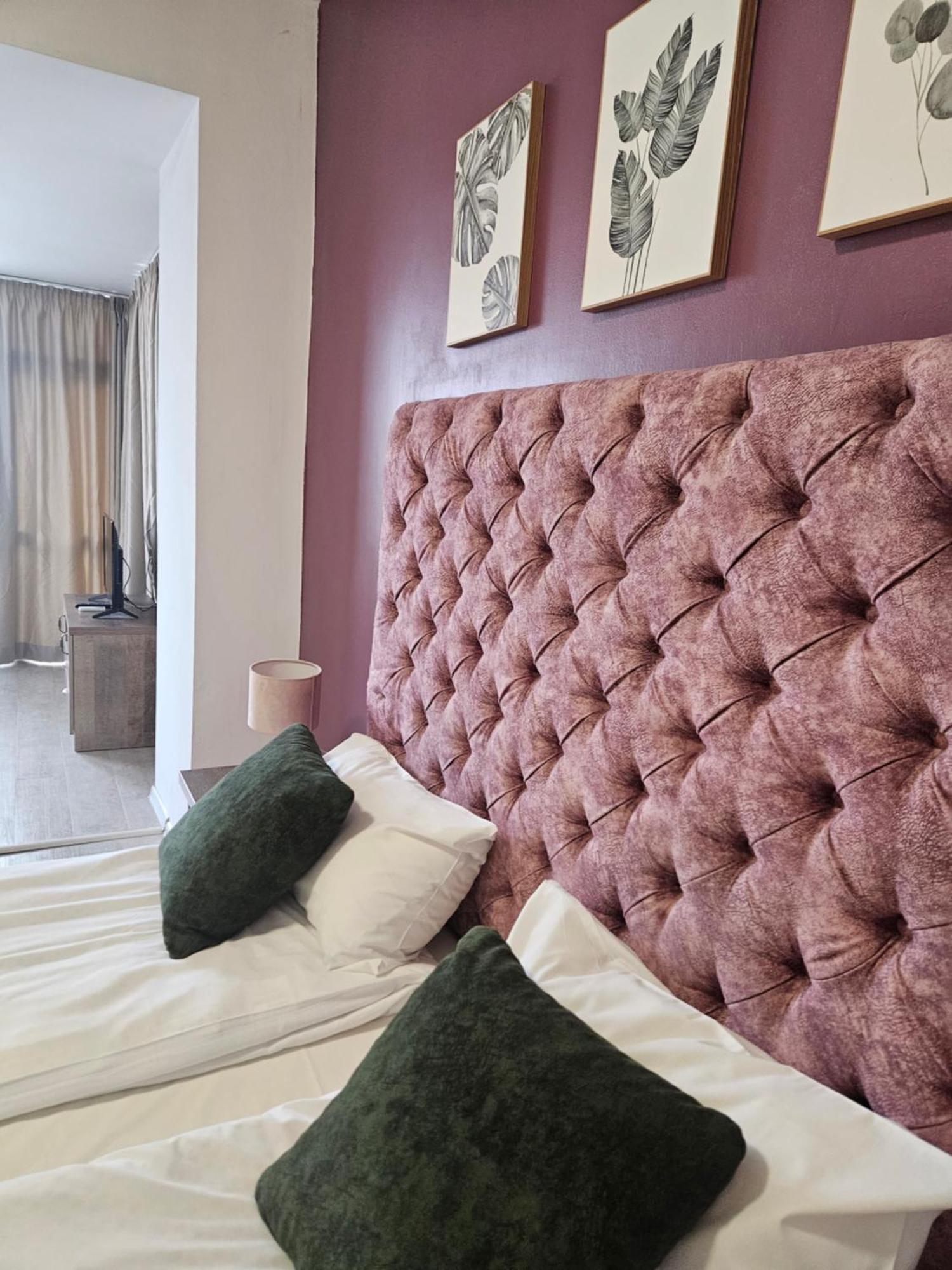 Priyateli - Friends Hotel Veliko Tŭrnovo Room photo
